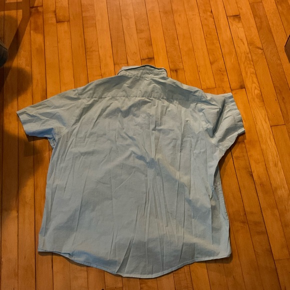 Single pocket button up shirt - Picture 2 of 3